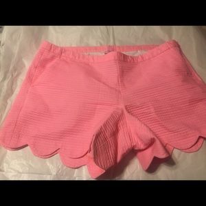 Lilly Pulitzer Scalloped shorts size 10